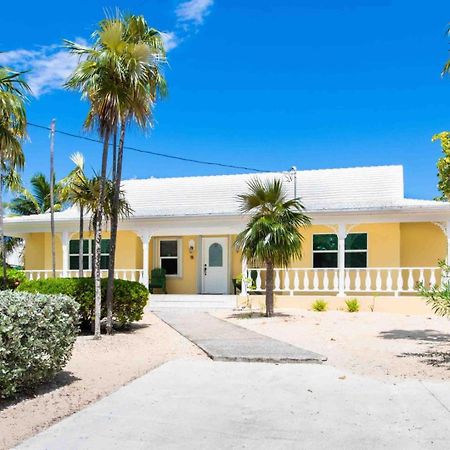 Thatch Hill - Renovated Beach House With Pool, Short Walk To The Rum Point Club Driftwood Village Exterior foto