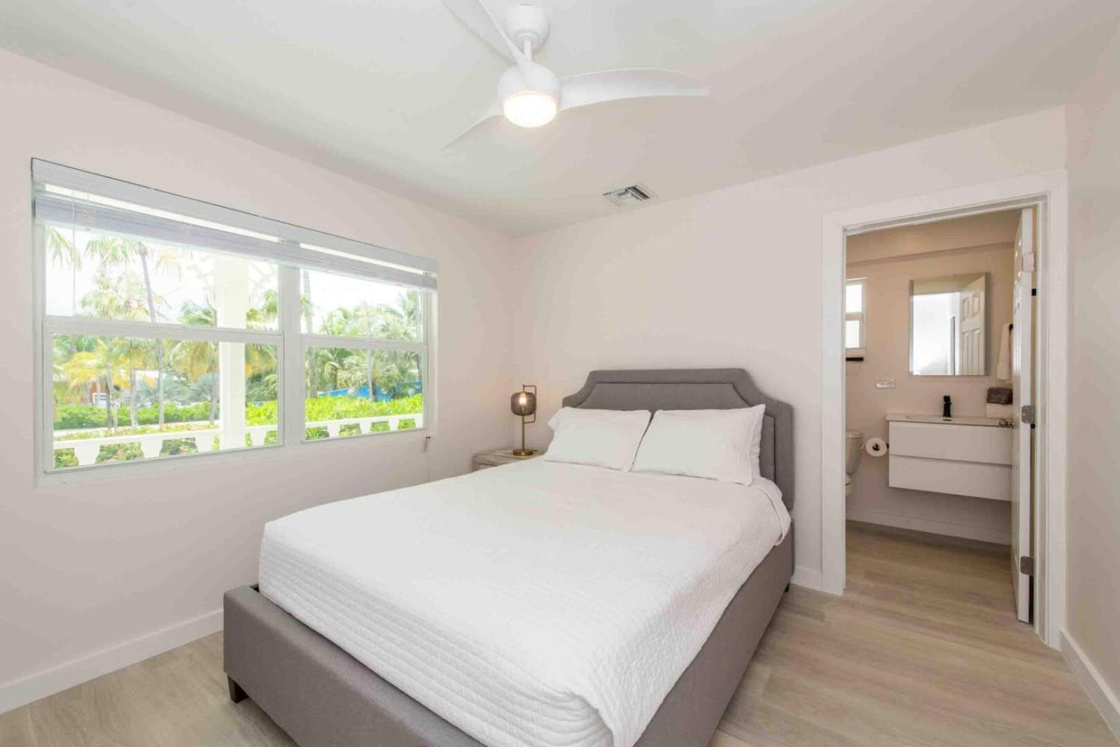 Thatch Hill - Renovated Beach House With Pool, Short Walk To The Rum Point Club Driftwood Village Exterior foto