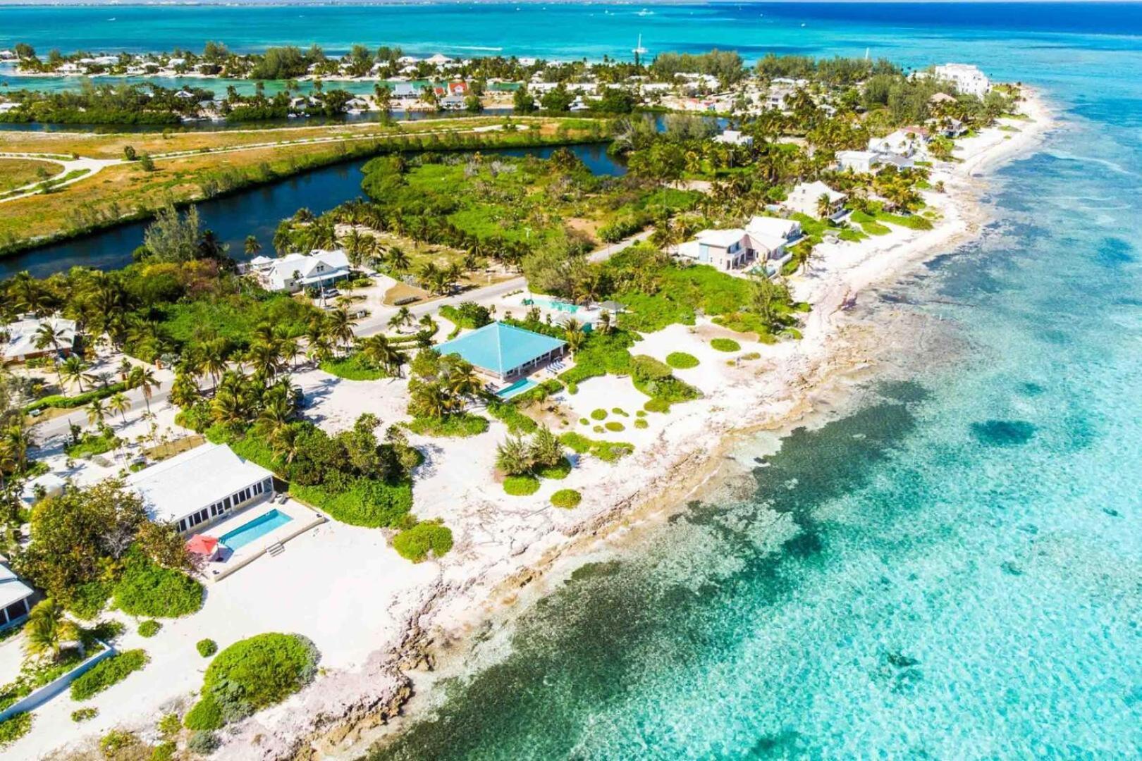 Thatch Hill - Renovated Beach House With Pool, Short Walk To The Rum Point Club Driftwood Village Exterior foto