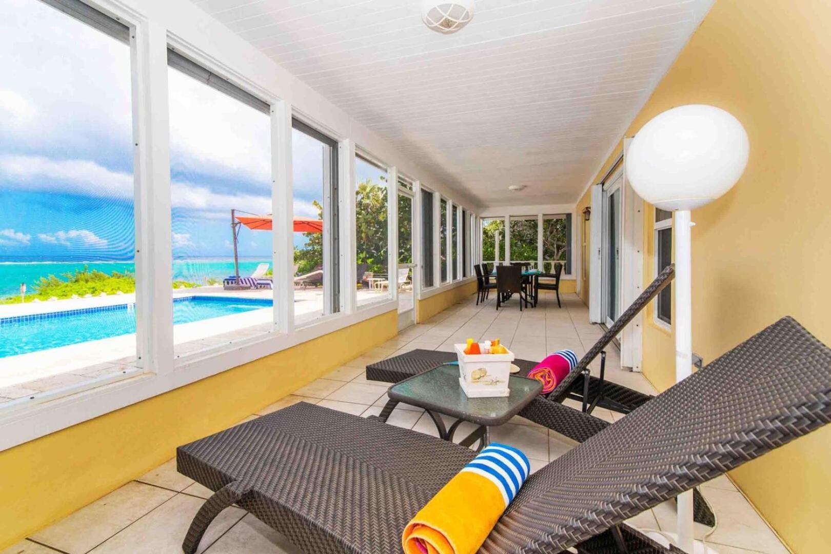Thatch Hill - Renovated Beach House With Pool, Short Walk To The Rum Point Club Driftwood Village Exterior foto