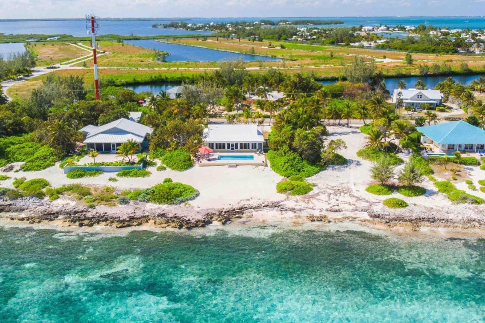 Thatch Hill - Renovated Beach House With Pool, Short Walk To The Rum Point Club Driftwood Village Exterior foto